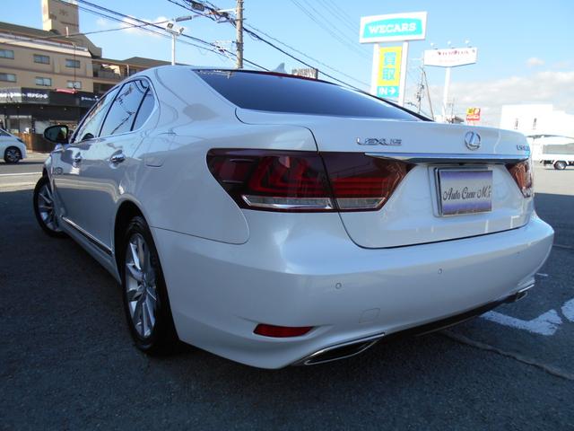 ＬＳ ＬＳ４６０　バージョンＣ　Ｉパッケージ　純正ナビＴＶ　サンルーフ　黒レザーシート　３眼ＬＥＤヘッドライト　純正１８ＡＷ　外フロントスポイラー　リア電動ブラインド　ビルトインＥＴＣ　ブラックウッドパネル　エアサスコントローラー　ローダウン（9枚目）