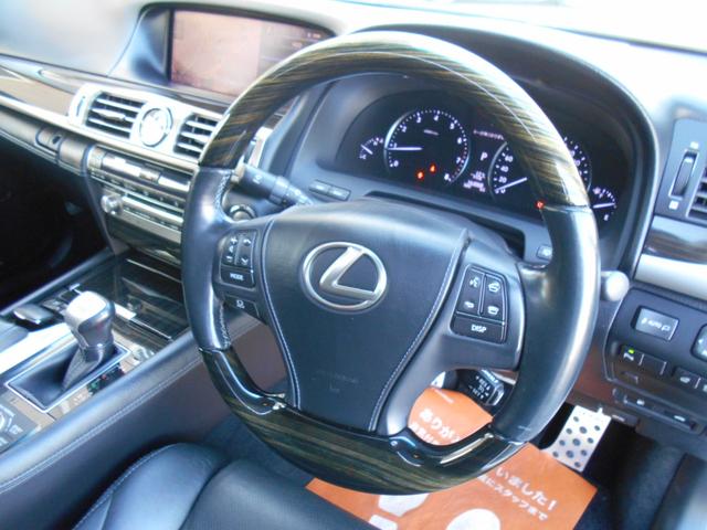 ＬＳ ＬＳ４６０　バージョンＣ　Ｉパッケージ　純正ナビＴＶ　サンルーフ　黒レザーシート　３眼ＬＥＤヘッドライト　純正１８ＡＷ　外フロントスポイラー　リア電動ブラインド　ビルトインＥＴＣ　ブラックウッドパネル　エアサスコントローラー　ローダウン（22枚目）