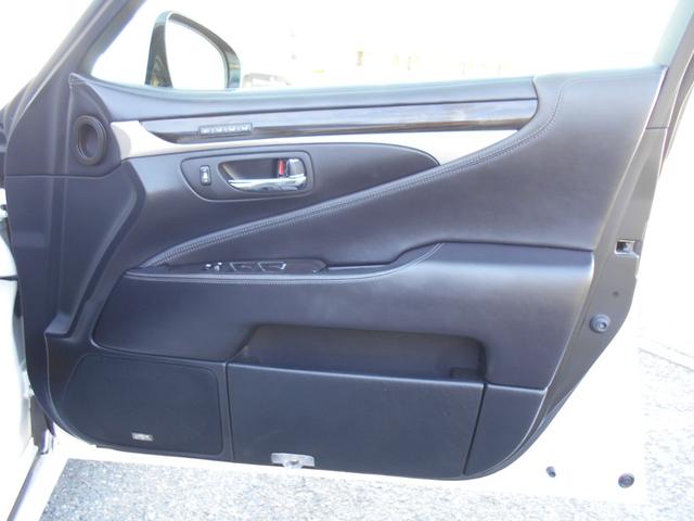 ＬＳ ＬＳ４６０　バージョンＣ　Ｉパッケージ　純正ナビＴＶ　サンルーフ　黒レザーシート　３眼ＬＥＤヘッドライト　純正１８ＡＷ　外フロントスポイラー　リア電動ブラインド　ビルトインＥＴＣ　ブラックウッドパネル　エアサスコントローラー　ローダウン（41枚目）