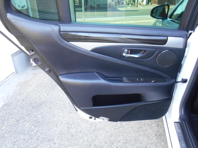 ＬＳ ＬＳ４６０　バージョンＣ　Ｉパッケージ　純正ナビＴＶ　サンルーフ　黒レザーシート　３眼ＬＥＤヘッドライト　純正１８ＡＷ　外フロントスポイラー　リア電動ブラインド　ビルトインＥＴＣ　ブラックウッドパネル　エアサスコントローラー　ローダウン（43枚目）