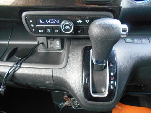 N-BOXカスタム G・Lホンダセンシング カロッツェリアナビTV リアモニター LEDヘッドライト lEDフォグ 外16AW 両側パワスラ 黒レザー調シートカバー 前後ドラレコ ETC バックカメラ リアサイドブラインド 室内LED灯(11枚目)