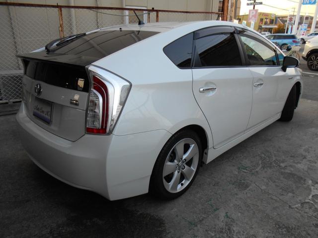 プリウス Ｓツーリングセレクション　カロッツェリアサイバー８型ナビＴＶ　ＬＥＤヘッドライト　ＬＥＤフォグ　黒レザー調シートカバー　純正１７ＡＷ　ビルトインＥＴＣ　バックカメラ　ドラレコ　クルーズコントロール　プッシュスタート　トノカバー（4枚目）