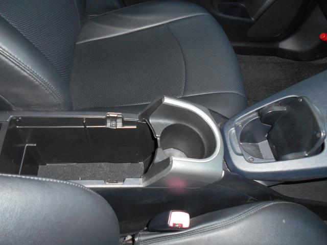 プリウス Ｓツーリングセレクション　カロッツェリアサイバー８型ナビＴＶ　ＬＥＤヘッドライト　ＬＥＤフォグ　黒レザー調シートカバー　純正１７ＡＷ　ビルトインＥＴＣ　バックカメラ　ドラレコ　クルーズコントロール　プッシュスタート　トノカバー（28枚目）