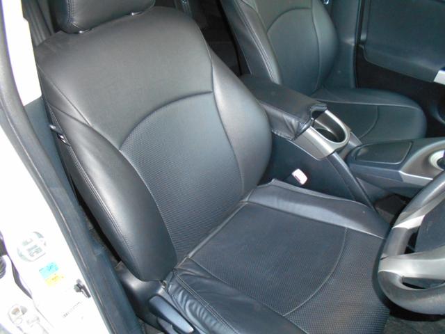 プリウス Ｓツーリングセレクション　カロッツェリアサイバー８型ナビＴＶ　ＬＥＤヘッドライト　ＬＥＤフォグ　黒レザー調シートカバー　純正１７ＡＷ　ビルトインＥＴＣ　バックカメラ　ドラレコ　クルーズコントロール　プッシュスタート　トノカバー（33枚目）