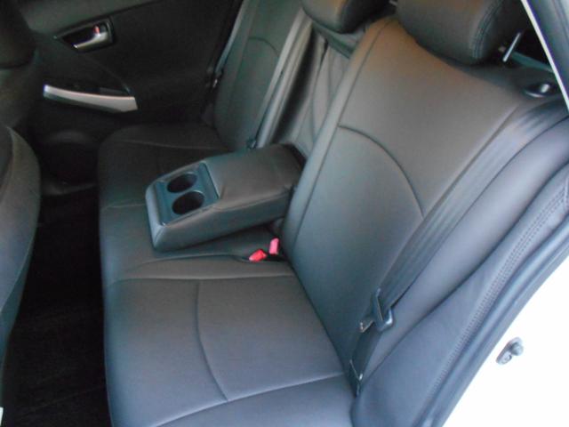 プリウス Ｓツーリングセレクション　カロッツェリアサイバー８型ナビＴＶ　ＬＥＤヘッドライト　ＬＥＤフォグ　黒レザー調シートカバー　純正１７ＡＷ　ビルトインＥＴＣ　バックカメラ　ドラレコ　クルーズコントロール　プッシュスタート　トノカバー（35枚目）