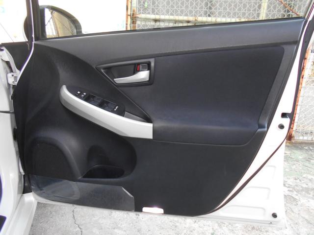 プリウス Ｓツーリングセレクション　カロッツェリアサイバー８型ナビＴＶ　ＬＥＤヘッドライト　ＬＥＤフォグ　黒レザー調シートカバー　純正１７ＡＷ　ビルトインＥＴＣ　バックカメラ　ドラレコ　クルーズコントロール　プッシュスタート　トノカバー（36枚目）