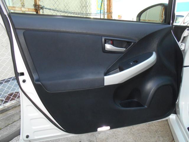 プリウス Ｓツーリングセレクション　カロッツェリアサイバー８型ナビＴＶ　ＬＥＤヘッドライト　ＬＥＤフォグ　黒レザー調シートカバー　純正１７ＡＷ　ビルトインＥＴＣ　バックカメラ　ドラレコ　クルーズコントロール　プッシュスタート　トノカバー（37枚目）