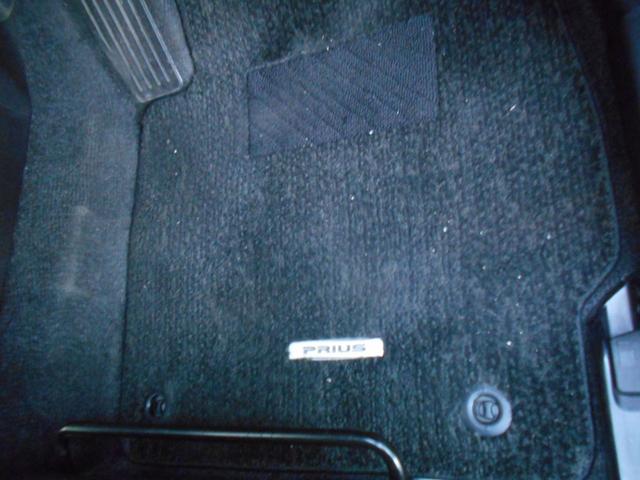 プリウス Ｓツーリングセレクション　カロッツェリアサイバー８型ナビＴＶ　ＬＥＤヘッドライト　ＬＥＤフォグ　黒レザー調シートカバー　純正１７ＡＷ　ビルトインＥＴＣ　バックカメラ　ドラレコ　クルーズコントロール　プッシュスタート　トノカバー（39枚目）