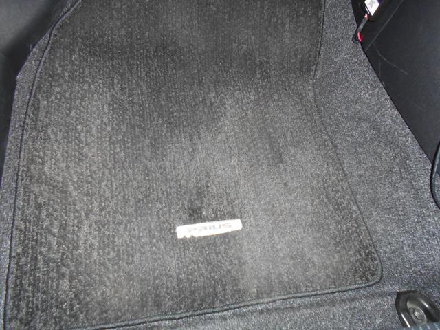 プリウス Ｓツーリングセレクション　カロッツェリアサイバー８型ナビＴＶ　ＬＥＤヘッドライト　ＬＥＤフォグ　黒レザー調シートカバー　純正１７ＡＷ　ビルトインＥＴＣ　バックカメラ　ドラレコ　クルーズコントロール　プッシュスタート　トノカバー（40枚目）