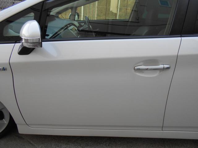 プリウス Ｓツーリングセレクション　カロッツェリアサイバー８型ナビＴＶ　ＬＥＤヘッドライト　ＬＥＤフォグ　黒レザー調シートカバー　純正１７ＡＷ　ビルトインＥＴＣ　バックカメラ　ドラレコ　クルーズコントロール　プッシュスタート　トノカバー（53枚目）