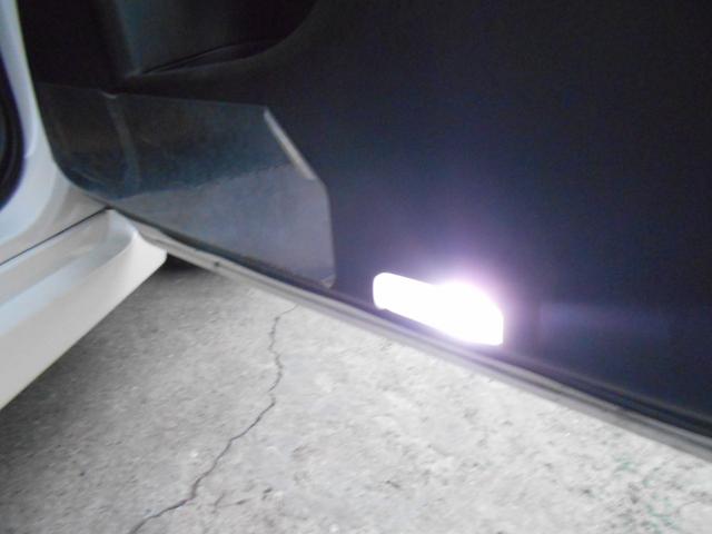 プリウス Ｓツーリングセレクション　カロッツェリアサイバー８型ナビＴＶ　ＬＥＤヘッドライト　ＬＥＤフォグ　黒レザー調シートカバー　純正１７ＡＷ　ビルトインＥＴＣ　バックカメラ　ドラレコ　クルーズコントロール　プッシュスタート　トノカバー（64枚目）