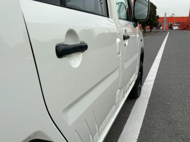 ネイキッド G 車検整備付/走行74000キロ/フロント・リアバンパーブラック塗装/リフトアップ(ESPELIR)/ブロックタイヤ/ルーフキャリア(inno)/社外ステアリング(ナルディ)/室内灯LED/ETC(68枚目)