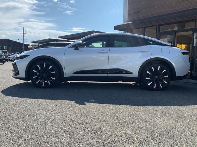 クラウンクロスオーバー ＲＳアドバンスド　全国１年間保証　純正ナビ　ＥＴＣ２．０　トヨタセーフティセンス　４ＷＤ　レザーシート　パノラミックビューモニター　２１インチアルミ　パドルシフト　シートヒーター　ＰＷゲート　アダプティブクルーズ（6枚目）