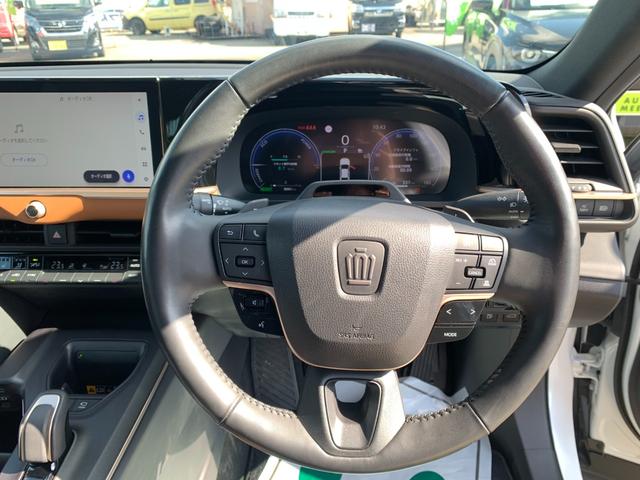 クラウンクロスオーバー ＲＳアドバンスド　全国１年間保証　純正ナビ　ＥＴＣ２．０　トヨタセーフティセンス　４ＷＤ　レザーシート　パノラミックビューモニター　２１インチアルミ　パドルシフト　シートヒーター　ＰＷゲート　アダプティブクルーズ（16枚目）