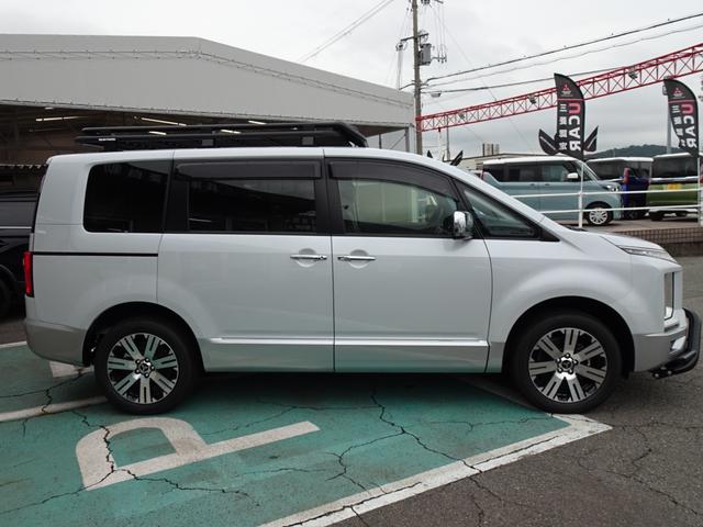 デリカＤ：５ Ｐ　ＵＣＡＲ三木カスタム車　電動サイドステップ　ＧＯＱＢＵＴＯ－ＲＩＩＩ　ＢＵＳＴＥＲＳ　純正１０型ナビ　ドライブレコーダー　ＥＴＣ　アラウンドモニター　両側電動スライドドア（21枚目）
