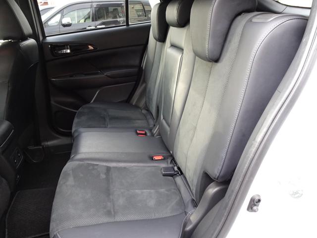 足元ゆったり、ゆったりくつろげる後席シート。