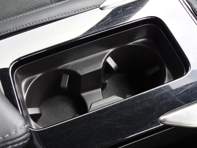 運転席、助手席にはドリンクホルダーもあります！