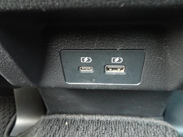 後ろの席にも電源があります