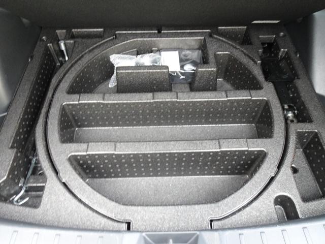 トランクルームの下にも収納スペース