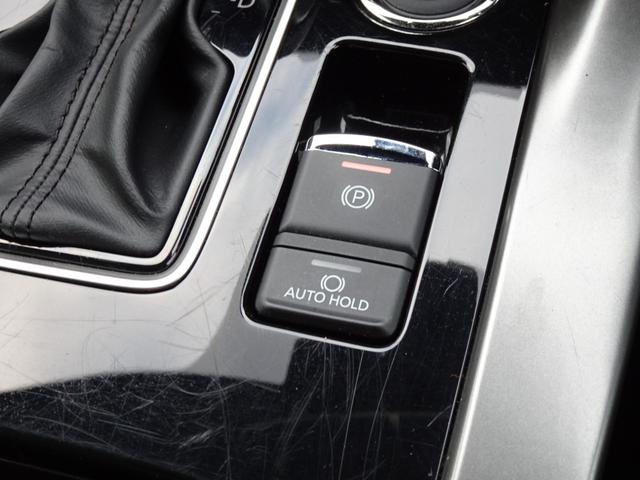 電動パーキングブレーキ装備、スイッチひとつで作動解除の操作が可能、オートホールド機能付きで停車中ブレーキペダルを踏み続けなくても大丈夫