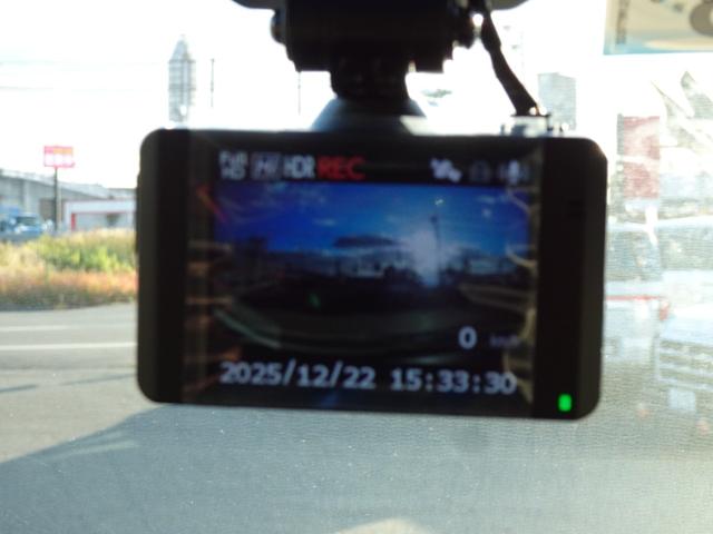 デリカＤ：５ Ｐ　１０．１型メモリーナビ　ドライブレコーダー　ＥＴＣ　電動サイドステップ付き　後側方車両検知警報システム　両側電動スライドドア　電動テールゲート　クルーズコントロール　パドルシフト（9枚目）