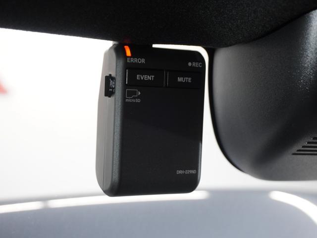 ◆ドライブレコーダー◆映像・音声などを記録する自動車用の装置です。　もしもの事故の際の記録はもちろん、旅行の際の思い出としてドライブの映像を楽しむことができます。