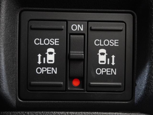 ◆両側電動スライドドア◆狭い駐車場でも乗り降りが楽々♪お子様が隣の車にドアを当ててしまう心配もございません！小さなお子様連れの方もこれで安心。