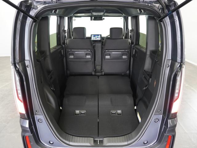 リアシートを使用しない時は倒せば更に広々ラゲッジスペースの出来上がりです、たくさんの荷物が積み込み可能です！