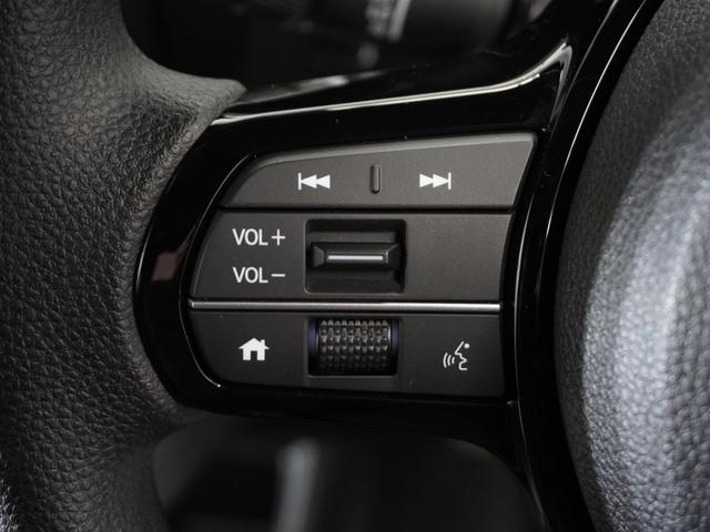 ◆ハンドルに【オーディオリモコンスイッチ】が装備されてます。視点をそらすことなく、ボリューム調整・オーディオソース切替・選曲が出来ます。安全運転しながら操作が可能になりました。