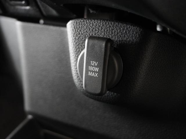 スマートフォンの充電等にも便利な電源ソケット！使いやすい場所に装備されています。