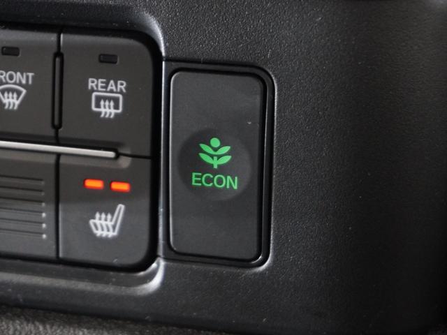 ◆ＥＣＯＮスイッチ（ＥＣＯＮモード）◆エンジンやエアコンといった、クルマ全体の動きを燃費優先で自動制御するＥＣＯＮモード。空調など快適性を優先したいときは、スイッチを押してＯＦＦにできます。