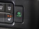 ◆ECONスイッチ(ECONモード)◆エンジンやエアコンといった、クルマ全体の動きを燃費優先で自動制御するECONモード。空調など快適性を優先したいときは、スイッチを押してOFFにできます。