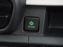 ◆ＥＣＯＮスイッチ（ＥＣＯＮモード）◆エンジンやエアコンといった、クルマ全体の動きを燃費優先で自動制御するＥＣＯＮモード。空調など快適性を優先したいときは、スイッチを押してＯＦＦにできます。