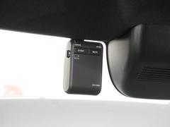 ◆ドライブレコーダー◆映像・音声などを記録する自動車用の装置です。　もしもの事故の際の記録はもちろん、旅行の際の思い出としてドライブの映像を楽しむことができます。 4