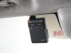 ◆ドライブレコーダー◆映像・音声などを記録する自動車用の装置です。　もしもの事故の際の記録はもちろん、旅行の際の思い出としてドライブの映像を楽しむことができます。 4