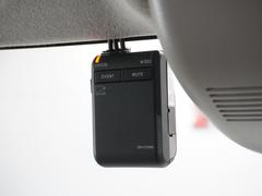 ◆ドライブレコーダー◆映像・音声などを記録する自動車用の装置です。　もしもの事故の際の記録はもちろん、旅行の際の思い出としてドライブの映像を楽しむことができます。 4