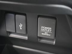 スマートフォンの充電等にも便利な電源ソケットも使いやすい場所に装備されています。 5