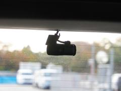 ���μ֤ˤϥꥢ�ˤ�ɥ饤�֥쥳���������������Ƥ���ޤ��������������ʤɤ�Ͽ���뼫ư���Ѥ����֤Ǥ������⤷��λ��Τκݤε�Ͽ�Ϥ������ι�Ԥκݤλפ��ФȤ��ƥɥ饤�֤α�����ڤ��ळ�Ȥ��Ǥ��ޤ��� 7