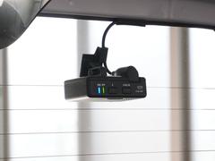 ���μ֤ˤϥꥢ�ˤ�ɥ饤�֥쥳���������������Ƥ���ޤ��������������ʤɤ�Ͽ���뼫ư���Ѥ����֤Ǥ������⤷��λ��Τκݤε�Ͽ�Ϥ������ι�Ԥκݤλפ��ФȤ��ƥɥ饤�֤α�����ڤ��ळ�Ȥ��Ǥ��ޤ��� 5