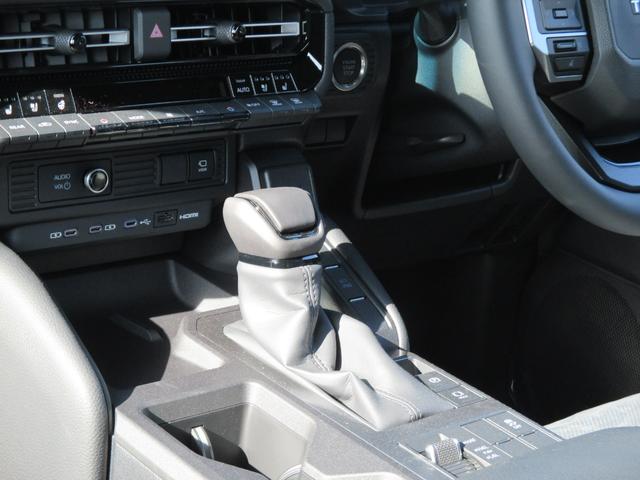 ランドクルーザー２５０ ＶＸ　メーカーオプション　トヨタチームメイト＋ドライバーモニターカメラ＋緊急時操舵支援＋ＦＣＴＡ＋ＬＣＡ　モデリスタプロテクターキット　丸目ヘッドライト　純正ナビ・フルセグ　ＥＴＣ２．０　デジタルミラー（15枚目）