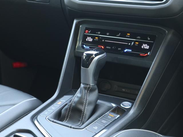 ティグアン ＴＳＩ　Ｒライン　認定中古車保証１年付　パノラマサンルーフ　黒レザーシート　ｈａｒｍａｎ／ｋａｒｄｏｎオーディオ　衝突軽減ブレーキ　ヘッドアップディスプレイ　ＩＱ　ＬＩＧＨＴ　ＤＣＣ　サラウンドビューカメラ　ＥＴＣ（9枚目）