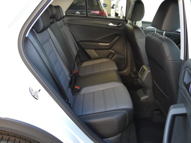 Ｔ－ロック ＴＳＩ　スタイル　認定中古車保証１年付き　衝突軽減ブレーキ　レザーシート　ＩＱ．Ｌｉｇｈｔ　デジタルメーター　トラベルアシスト　リアトラフィックアラート　サイドアシスト　前後パーキングセンサー　ＣａｒＰｌａｙ対応（13枚目）