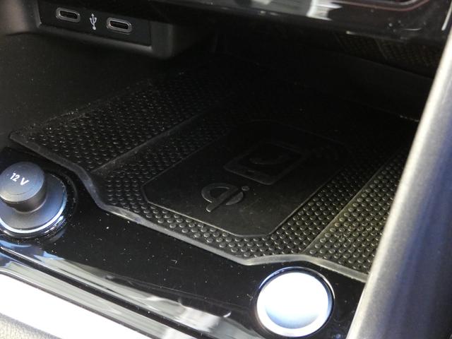 Ｔ－ロック ＴＳＩ　スタイル　認定中古車保証１年付き　衝突軽減ブレーキ　レザーシート　ＩＱ．Ｌｉｇｈｔ　デジタルメーター　トラベルアシスト　リアトラフィックアラート　サイドアシスト　前後パーキングセンサー　ＣａｒＰｌａｙ対応（68枚目）