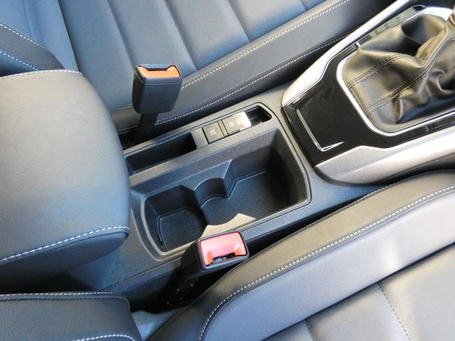 Ｔ－ロック ＴＳＩ　スタイル　認定中古車保証１年付き　衝突軽減ブレーキ　レザーシート　ＩＱ．Ｌｉｇｈｔ　デジタルメーター　トラベルアシスト　リアトラフィックアラート　サイドアシスト　前後パーキングセンサー　ＣａｒＰｌａｙ対応（71枚目）