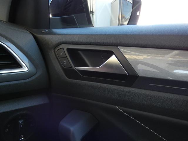 Ｔ－ロック ＴＳＩ　スタイル　認定中古車保証１年付き　衝突軽減ブレーキ　レザーシート　ＩＱ．Ｌｉｇｈｔ　デジタルメーター　トラベルアシスト　リアトラフィックアラート　サイドアシスト　前後パーキングセンサー　ＣａｒＰｌａｙ対応（74枚目）