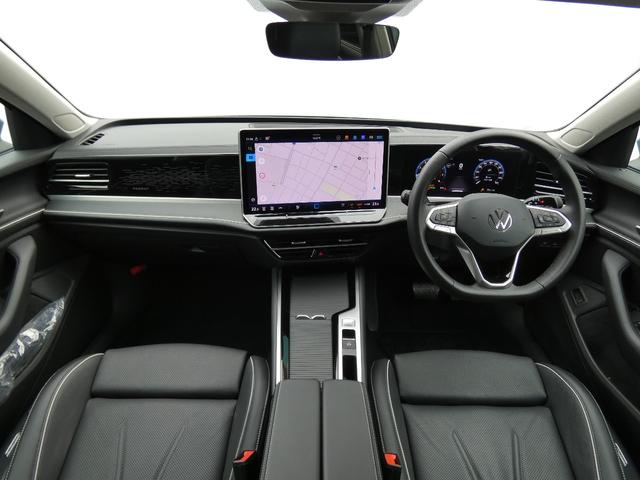 パサート eTSI エレガンス ナビゲーション DCC 元デモカー 全周囲カメラ レザーシート トラベルアシスト サイドアシスト リアトラフィックアラート ワイヤレスチャージング デジタルメーター IQライト ベンチレーション(9枚目)