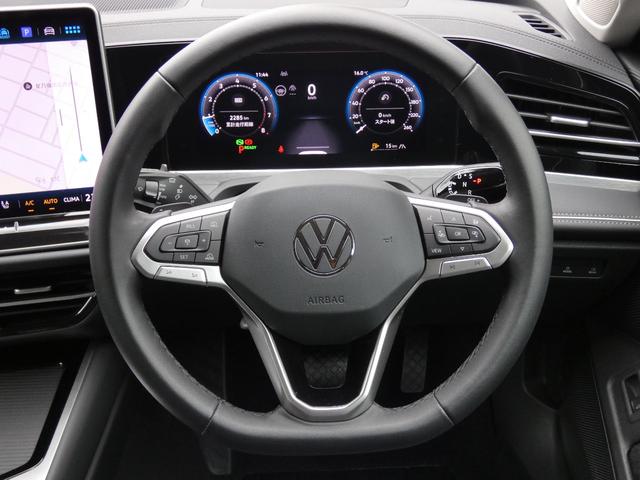 パサート eTSI エレガンス ナビゲーション DCC 元デモカー 全周囲カメラ レザーシート トラベルアシスト サイドアシスト リアトラフィックアラート ワイヤレスチャージング デジタルメーター IQライト ベンチレーション(11枚目)