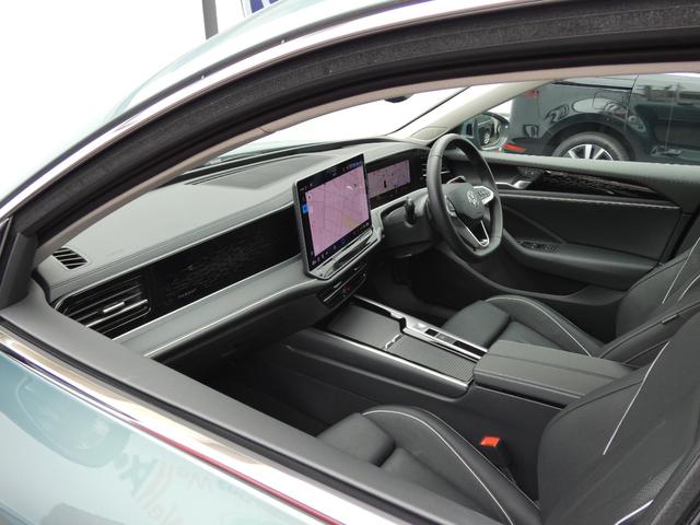 パサート eTSI エレガンス ナビゲーション DCC 元デモカー 全周囲カメラ レザーシート トラベルアシスト サイドアシスト リアトラフィックアラート ワイヤレスチャージング デジタルメーター IQライト ベンチレーション(45枚目)