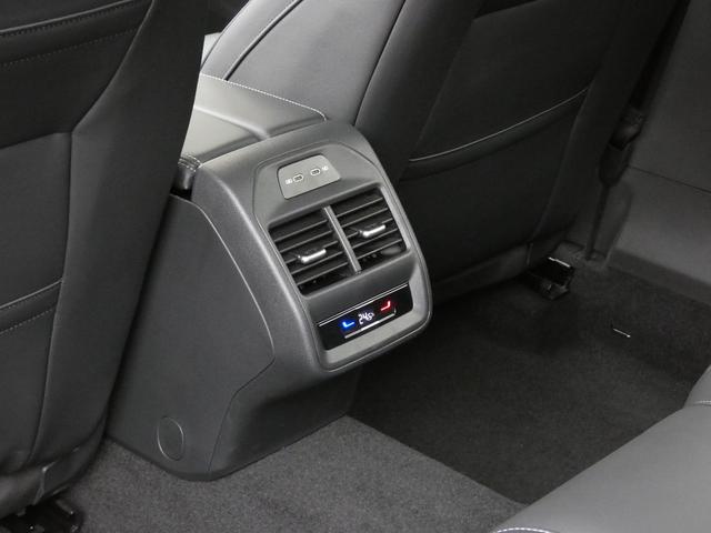 パサート eTSI エレガンス ナビゲーション DCC 元デモカー 全周囲カメラ レザーシート トラベルアシスト サイドアシスト リアトラフィックアラート ワイヤレスチャージング デジタルメーター IQライト ベンチレーション(52枚目)