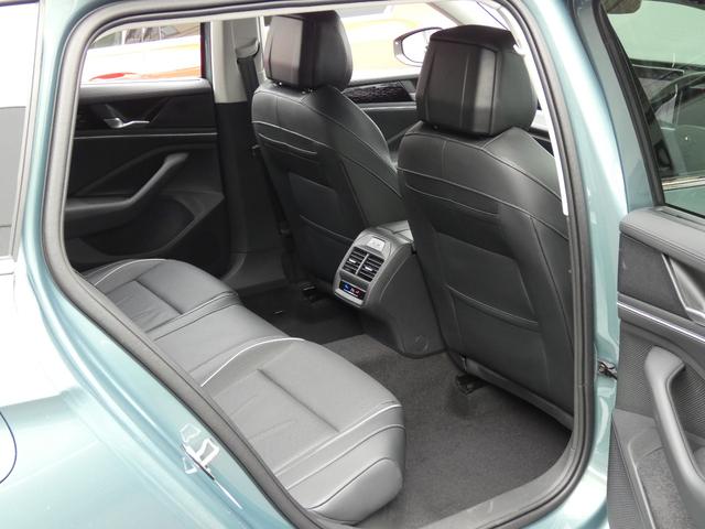 パサート eTSI エレガンス ナビゲーション DCC 元デモカー 全周囲カメラ レザーシート トラベルアシスト サイドアシスト リアトラフィックアラート ワイヤレスチャージング デジタルメーター IQライト ベンチレーション(54枚目)